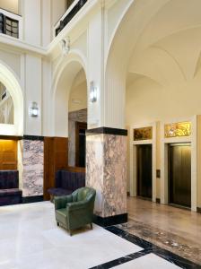 Uma área de estar em Grandezza Hotel Luxury Palace