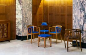 Uma área de estar em Grandezza Hotel Luxury Palace