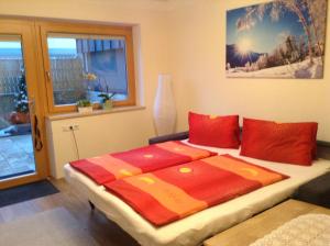 Ein Bett oder Betten in einem Zimmer der Unterkunft Ferienwohnung Gruber