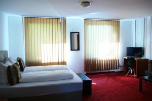 Ένα ή περισσότερα κρεβάτια σε δωμάτιο στο Parkhotel Bergheim