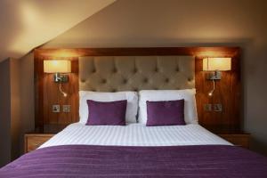 Ένα ή περισσότερα κρεβάτια σε δωμάτιο στο Angels Hotel +18 φωτογραφίες