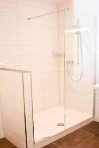 Koupelna v ubytování Hotel-Gasthof Flötzinger Bräu + 19 fotografií