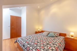 Postel nebo postele na pokoji v ubytování Apartments Mondo