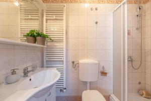 Koupelna v ubytování Apartments Mondo