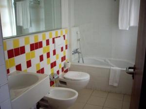 A bathroom at Bamboo Xaguate Hotel