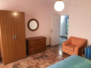 En eller flere senge i et værelse på Lions Residence