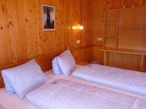 A bed or beds in a room at Elsenhof