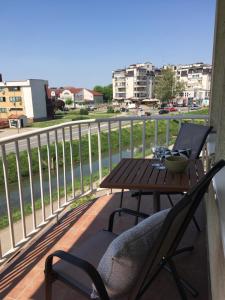 Balkoni atau teres di Apartman Iva