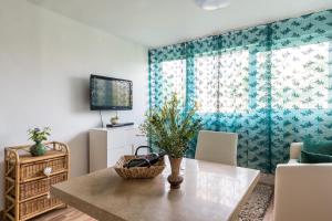 Televízia a/alebo spoločenská miestnosť v ubytovaní Split City apt in Firule beach area