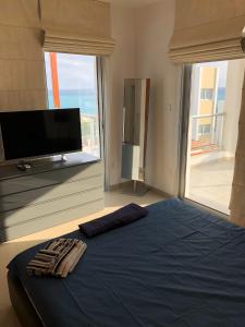 Postel nebo postele na pokoji v ubytování Marina View Villa 11 + 37 fotografií