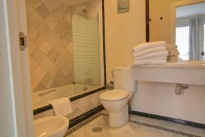Kúpeľňa v ubytovaní Apartamentos Aloha2 El Puerto de Santa Maria