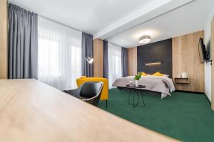 Televízia a/alebo spoločenská miestnosť v ubytovaní Apartamenty PORTO