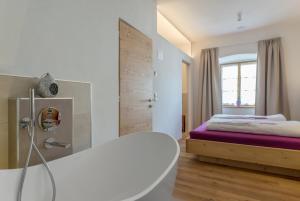 A bed or beds in a room at Ansitz Mairhof