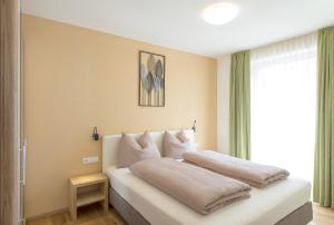 A bed or beds in a room at Ansitz Mairhof