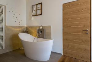 A bathroom at Ansitz Mairhof