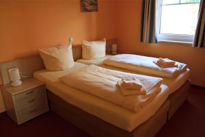 En eller flere senge i et værelse på Seepark Auenhain