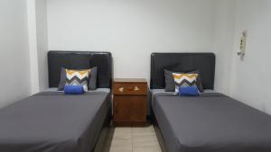 Postel nebo postele na pokoji v ubytování MADOR Malang Dorm Hostel