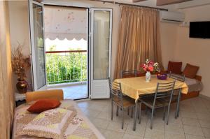 Gallery image of Tzivras Villa & Apartments in Lassi