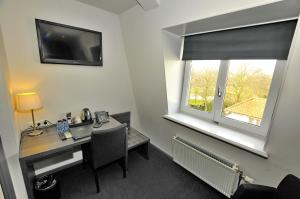 a room with a desk and a window and a desk and chair at Hotel Parkview in Amsterdam