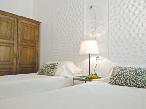 Ein Bett oder Betten in einem Zimmer der Unterkunft BizFlats Garden House