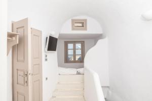 Gallery image of The Globe Suites Villa in Fira