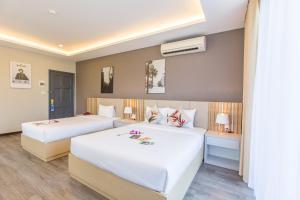 Giường trong phòng chung tại Binh Duong Resident Hotel
