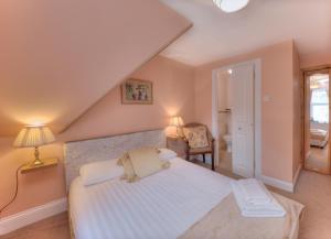 Un pat sau paturi într-o cameră la Kilchrenan House