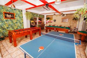 Mesa de bilhar em Hotel Cabana Suiça mais 37 fotos