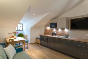 A kitchen or kitchenette at Ansitz Mairhof