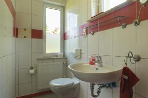 a bathroom with a sink and a toilet at Waldhufenhaus in Schöna in Reinhardtsdorf +13 photos