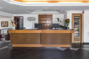 a hotel counter in a lobby with a hotelperate sidx at Hotel Torre Sol in Balneário Camboriú