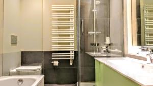 Kúpeľňa v ubytovaní BizFlats Eixample Apartments