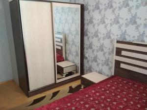 a small bedroom with a mirror and a bed at 2х комнатная квартира со всеми удобствами in Sumqayyt