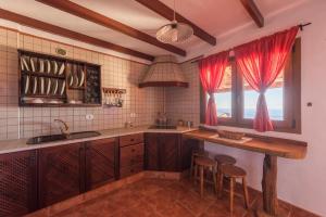 Kuchyň nebo kuchyňský kout v ubytování Casa Rural La Pagarrona