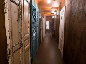 an empty hallway with a door and a hallway with shutters at Affittacamere Sette A in Rome