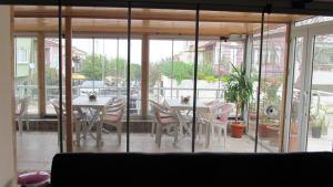 A balcony or terrace at Gerze Apart Otel