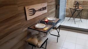 a small table with two chairs and a candle on it at O Ninho in Vila Nova de Gaia