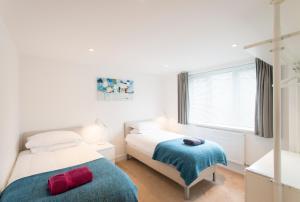 En eller flere senge i et værelse på Camana + 15 billeder