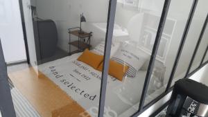 a glass display case with pillows on a bed at Le Petit Loft des Thermes in Rochefort