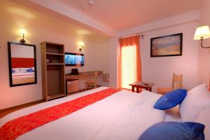 Postel nebo postele na pokoji v ubytování Frankfurter Deluxe Inn + 24 fotografií