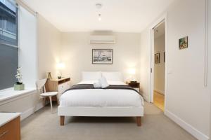 A bed or beds in a room at StayCentral - Merigold on Collins
