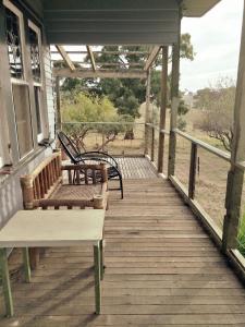 En balkong eller terrasse på Kinross Metcalfe Farm