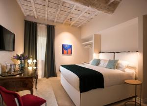 Postel nebo postele na pokoji v ubytování Palazzo Caruso + 37 fotografií