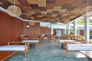 Restaurace v ubytování Rajavilla Lombok Resort - Seaside Serenity