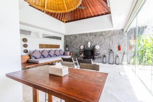a living room with a couch and a table at Vishuddha Ajna Villa - Outstanding 2 bdr villa - GREAT LOCATION! in Seminyak