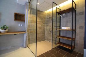 Koupelna v ubytování BK Hotel + 21 fotografií