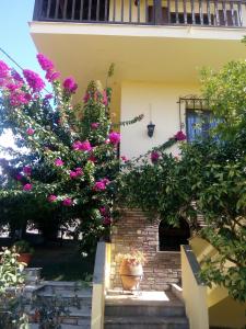 A balcony or terrace at Sundays Family House/Studio
