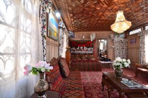 Gallery image of Golden Hopes Group of Houseboats in Srinagar