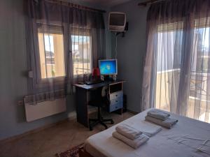 TV a/nebo společenská místnost v ubytování Prinos Apartment