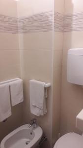 A bathroom at Hotel Imperiale